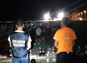 Santa Marinella - Assembramenti in spiaggia, tra feste e campeggi abusivi