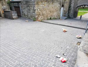 Viterbo - Sporcizia in via Sant'Antonio