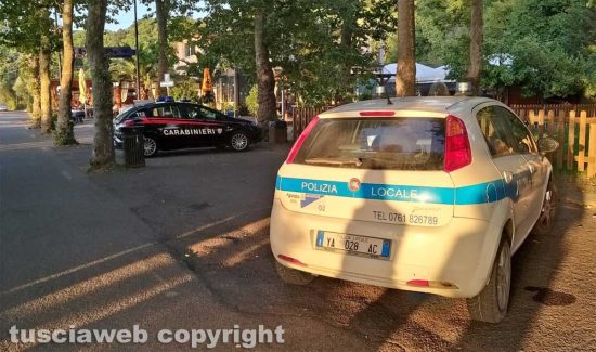 Montefiascone - Quadro elettrico in fiamme sul lungolago - La polizia locale e i carabinieri