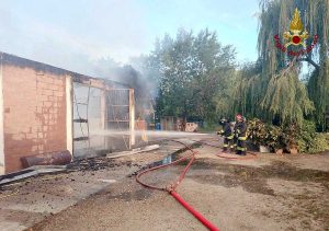 Pavia - Incendio in una stalla