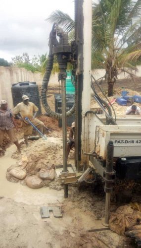 Realizzazione di un pozzo in Tanzania