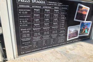 Tarquinia - Il listino prezzi di uno stabilimento balneare