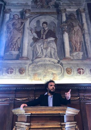 Giuseppe Sansonna durante le riprese del documentario nella Tuscia