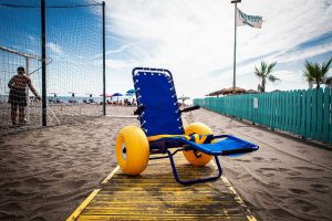  Montate nuove passerelle destinate a persone diversamente abili e distribuite 4 sedie job