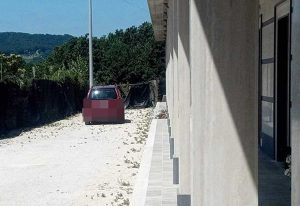 Orte - Auto nel cimitero