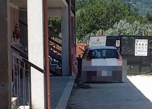 Orte - Auto nel cimitero