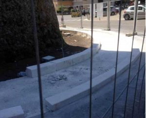 Vasanello - Il marciapiede in costruzione sotto castello Orsini