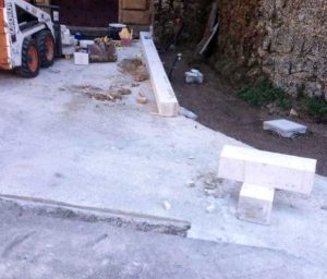 Vasanello - Il marciapiede in costruzione sotto castello Orsini