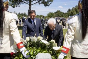 Trieste - Mattarella e il presidente della repubblica slovena alla foiba di Basovizza