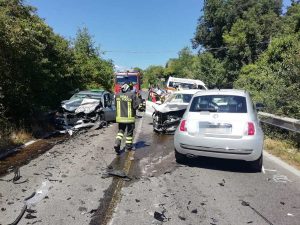 rontale sulla Nepesina, tre auto coinvolte e 4 feriti