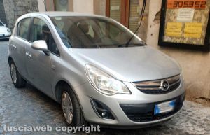 Distrutti i tergicristalli ad auto in via Cardinal La Fontaine