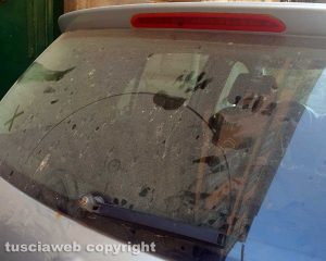 Distrutti i tergicristalli ad auto in via Cardinal La Fontaine
