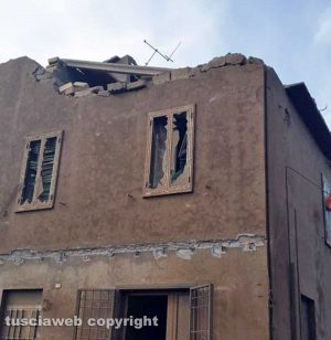 Viterbo - I danni della tromba d'aria in strada Rinaldone - Foto inviate da una lettrice
