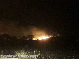Tarquinia - Vasto incendio tra San Giorgio e Sant'Agostino