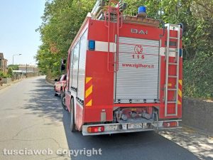 Montefiascone - L'incidente in via Giuseppe Contadini - I vigili del fuoco sul posto