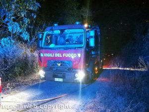 Montefiascone - L'incendio in via Carpine - L'intervento dei vigili del fuoco
