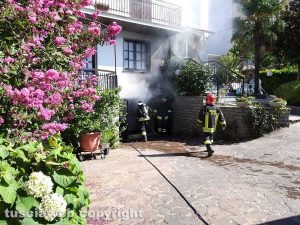 Montefiascone - Incendio in garage in via 8 marzo - L'intervento dei vigili del fuoco