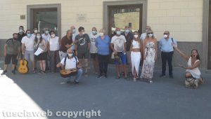 Flash mob degli artisti tarquiniesi in piazza Cavour