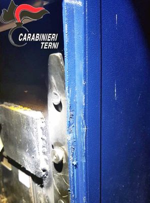 Terni - Il parchimetro scassinato