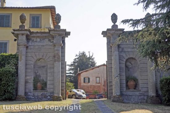 Viterbo - Le colonne d'Ercole della città dei papi