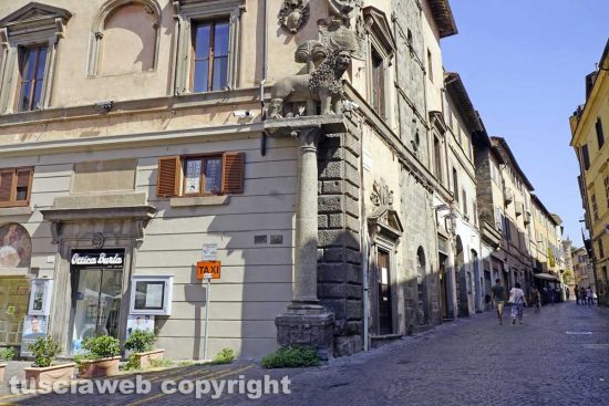 Viterbo - Le colonne d'Ercole della città dei papi