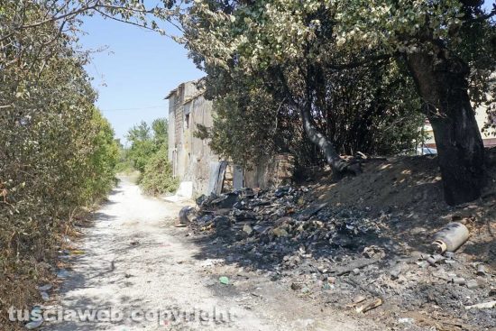 Viterbo - La discarica di Riello dopo l'incendio