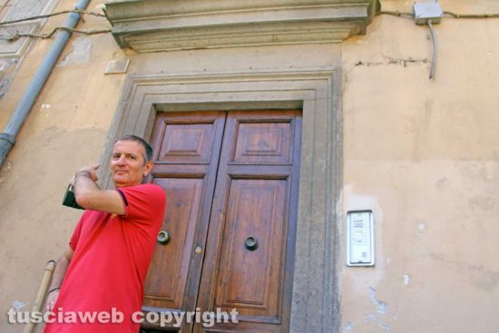 Viterbo - Antonello Ricci - Sul set del Vigile - Piazza San Faustino