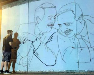 Il murales a Falcone e Borsellino in fase di realizzazione