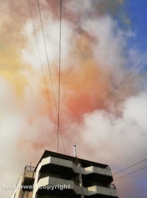 Il cielo sopra le case alla periferia di Beirut