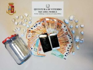Viterbo - Il materiale sequestrato dalla squadra mobile