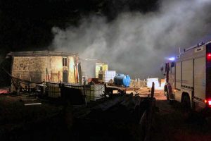 Rimessaggio in fiamme a Ischia di Castro