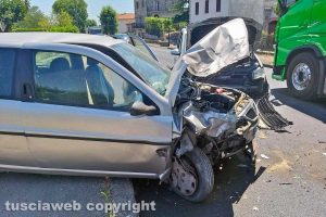 Montefiascone - Frontale tra due auto