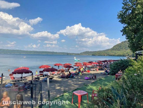 Uno stabilimento al lago di Vico