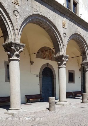 Viterbo - piazza del Comune