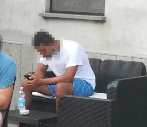 La foto inviata dal senatore Battistoni e dalla sindaca Pellegrini del ragazzo che non avrebbe rispettato la quarantena