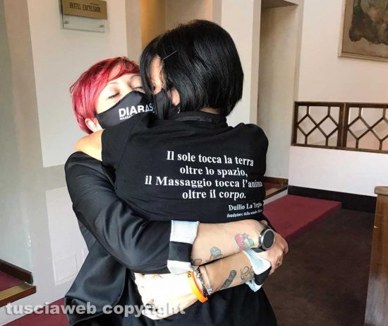 La massaggiatrice Samantha Svezia al festival di Venezia con i vip