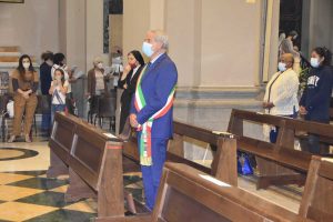 Viterbo - La messa del vescovo Fumagalli per i figuranti del corteo storico alla basilica di Santa Rosa - Il sindaco Arena