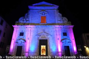 Orte - La facciata della cattedrale illuminata per sant'Egidio