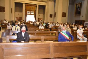 Viterbo - La messa del vescovo Fumagalli per i figuranti del corteo storico alla basilica di Santa Rosa - Il sindaco Arena