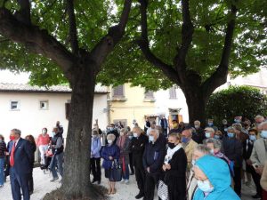Viterbo - Intitolazione dei giardinetti di piazza della pace alla Quercia a don Dante Bernini