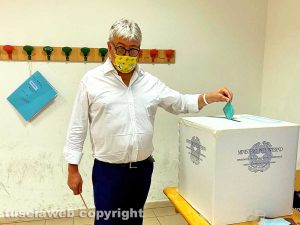 Referendum 2020 - Umberto Fusco mentre vota
