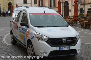 Tarquinia - Il pulmino donato ad Aga