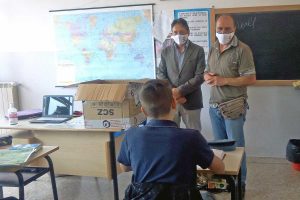 Bolsena - L'Avis consegna una mascherina, una borraccia e una penna ai bambini delle scuole
