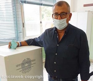 Referendum 2020 - Il vicesindaco Enrico Maria Contardo mentre vota