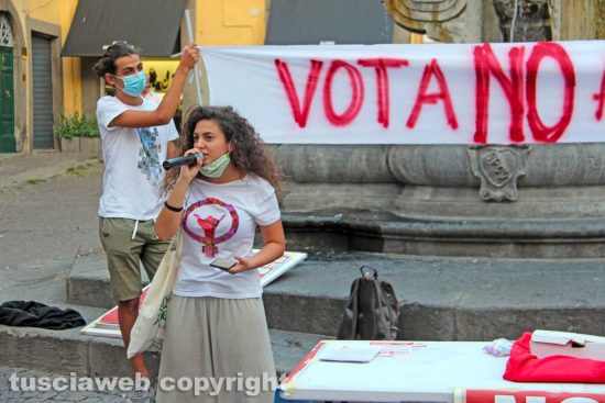 Viterbo - La manifestazione contro il taglio dei parlamentari