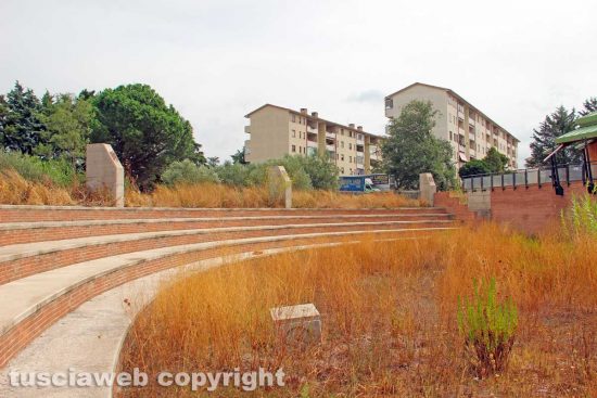 Viterbo - Santa Barbara - L'edificio che doveva ospitare la scuola dell'infanzia