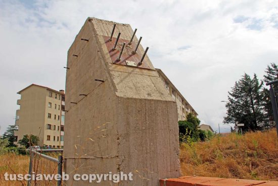Viterbo - Santa Barbara - L'edificio che doveva ospitare la scuola dell'infanzia