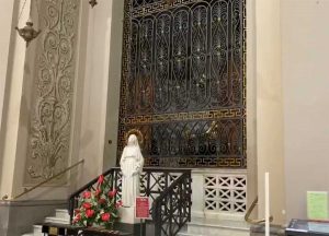 Viterbo - La messa del vescovo Fumagalli per i figuranti del corteo storico alla basilica di Santa Rosa