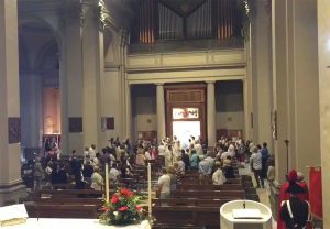 Viterbo - La messa del vescovo Fumagalli per i figuranti del corteo storico alla basilica di Santa Rosa