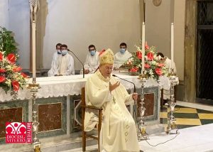 Viterbo - La messa del vescovo Fumagalli per i figuranti del corteo storico alla basilica di Santa Rosa